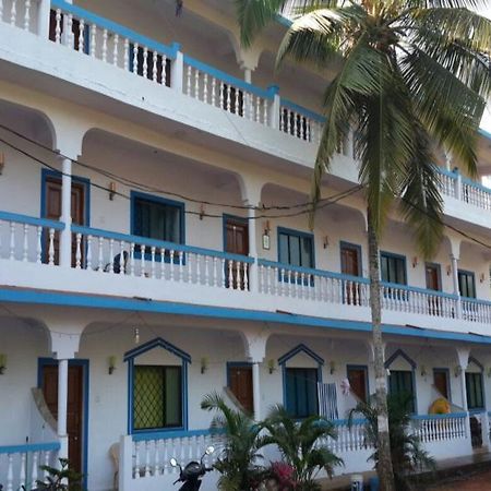 Spot On 61514 Laxmi Guest House Morjim Luaran gambar